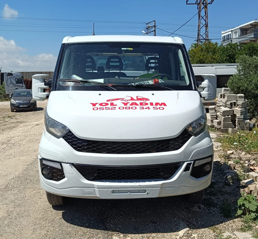 Hatay genelinde Ersan Oto Kurtarma ekibinin bir aracı çekerken görüldüğü operasyon fotoğrafı